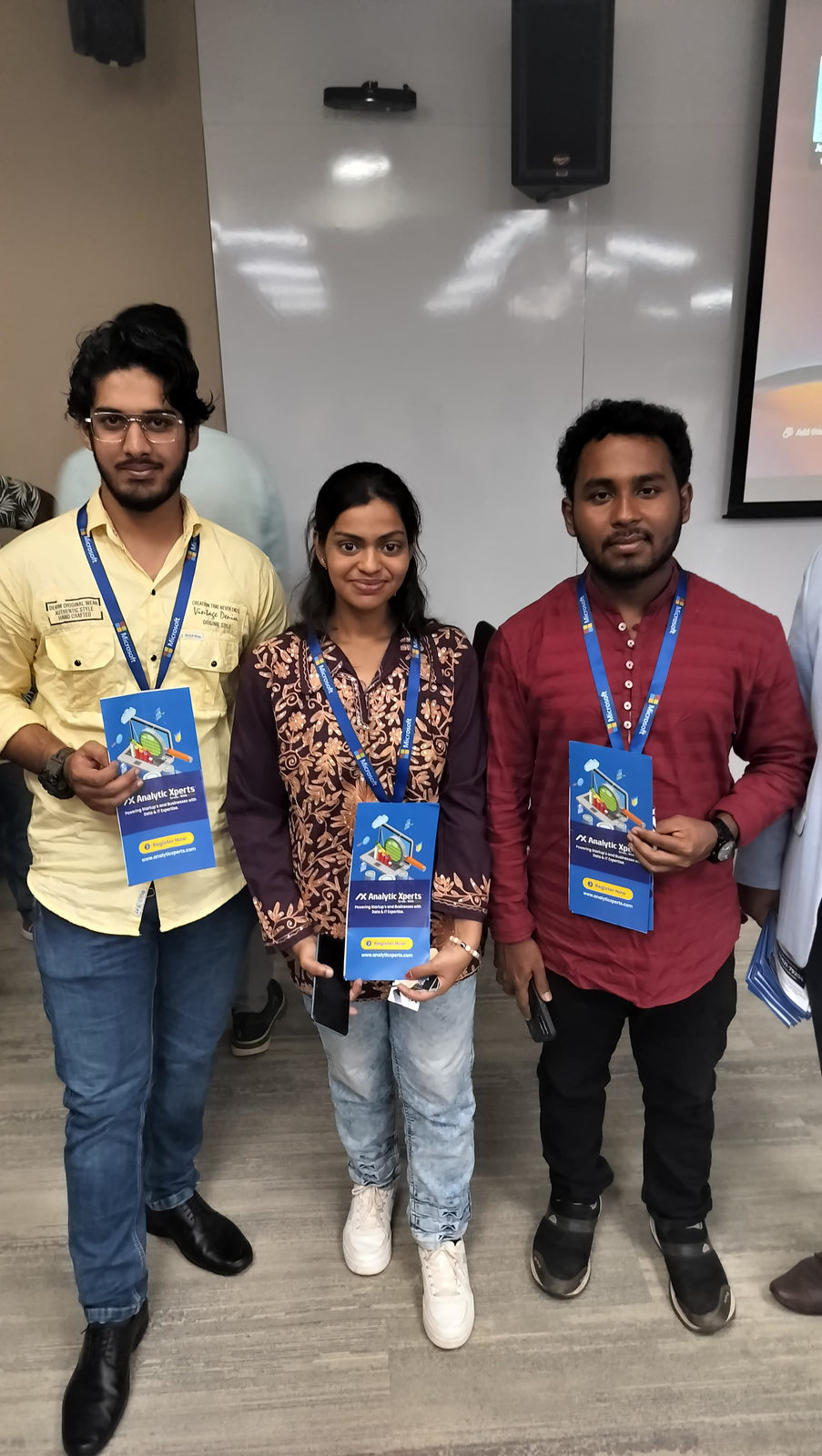 Students promoting AnalyticXperts