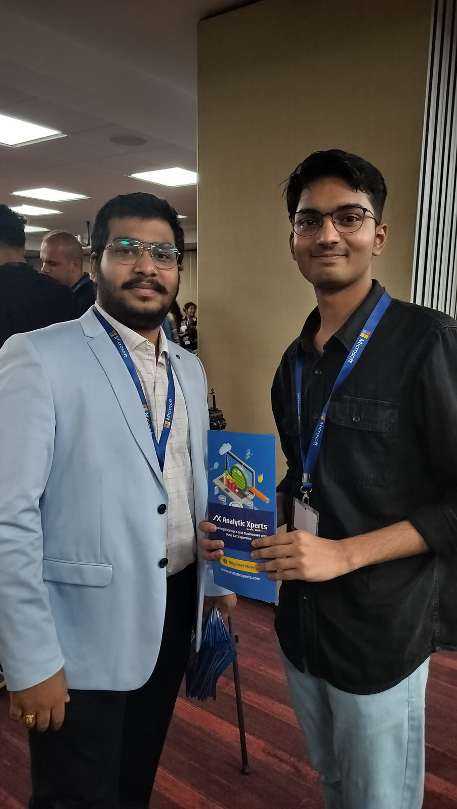 Students promoting AnalyticXperts