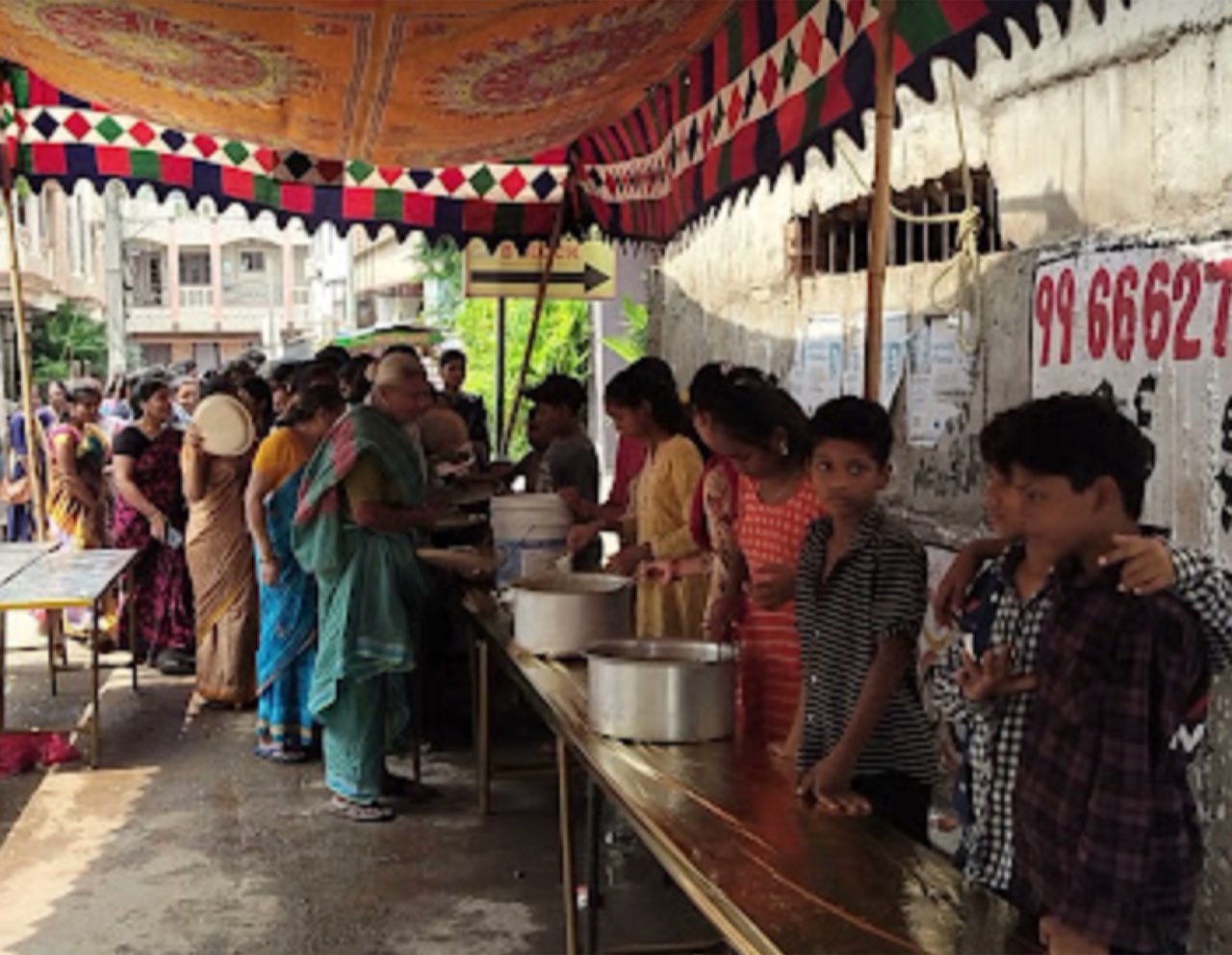 Volunteers serving food at the Annadanam