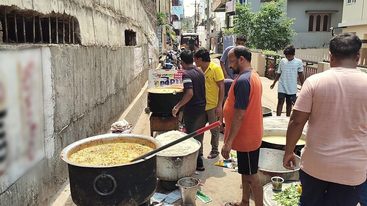 Volunteers cooking rice and curry for the Annadanam