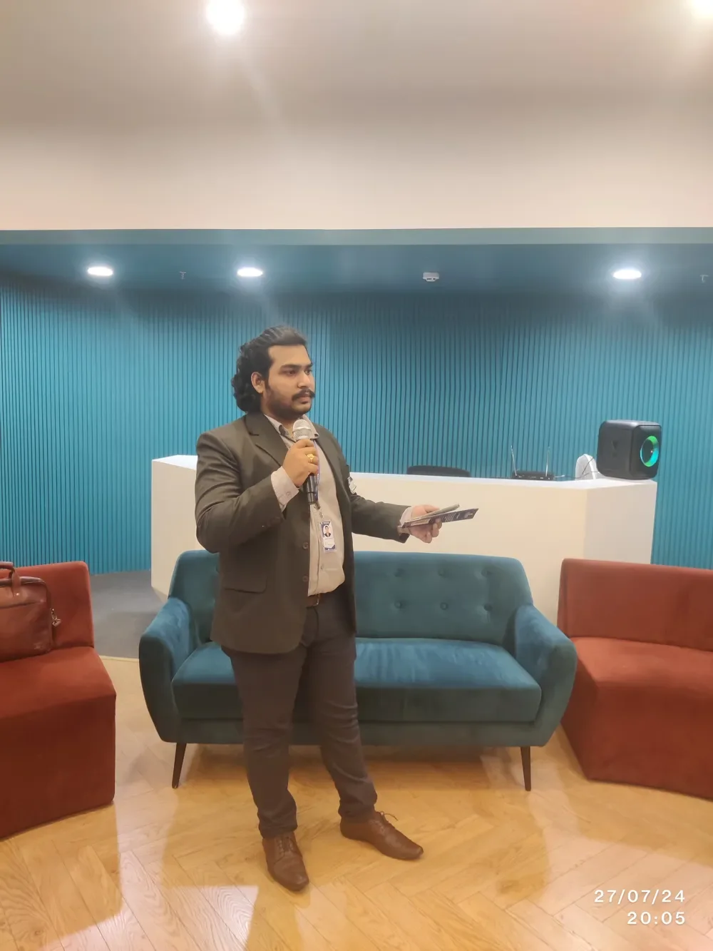 Virtutix's CEO speaking at the Corporate Unplugged event in Mumbai